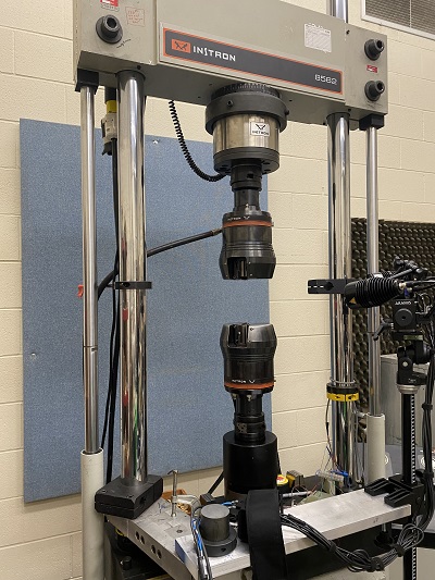 Instron 8562 used for mechanical testing