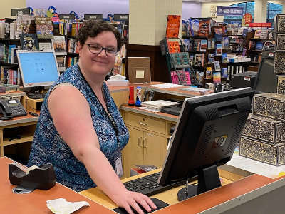 andie at a computer in barnes and noble