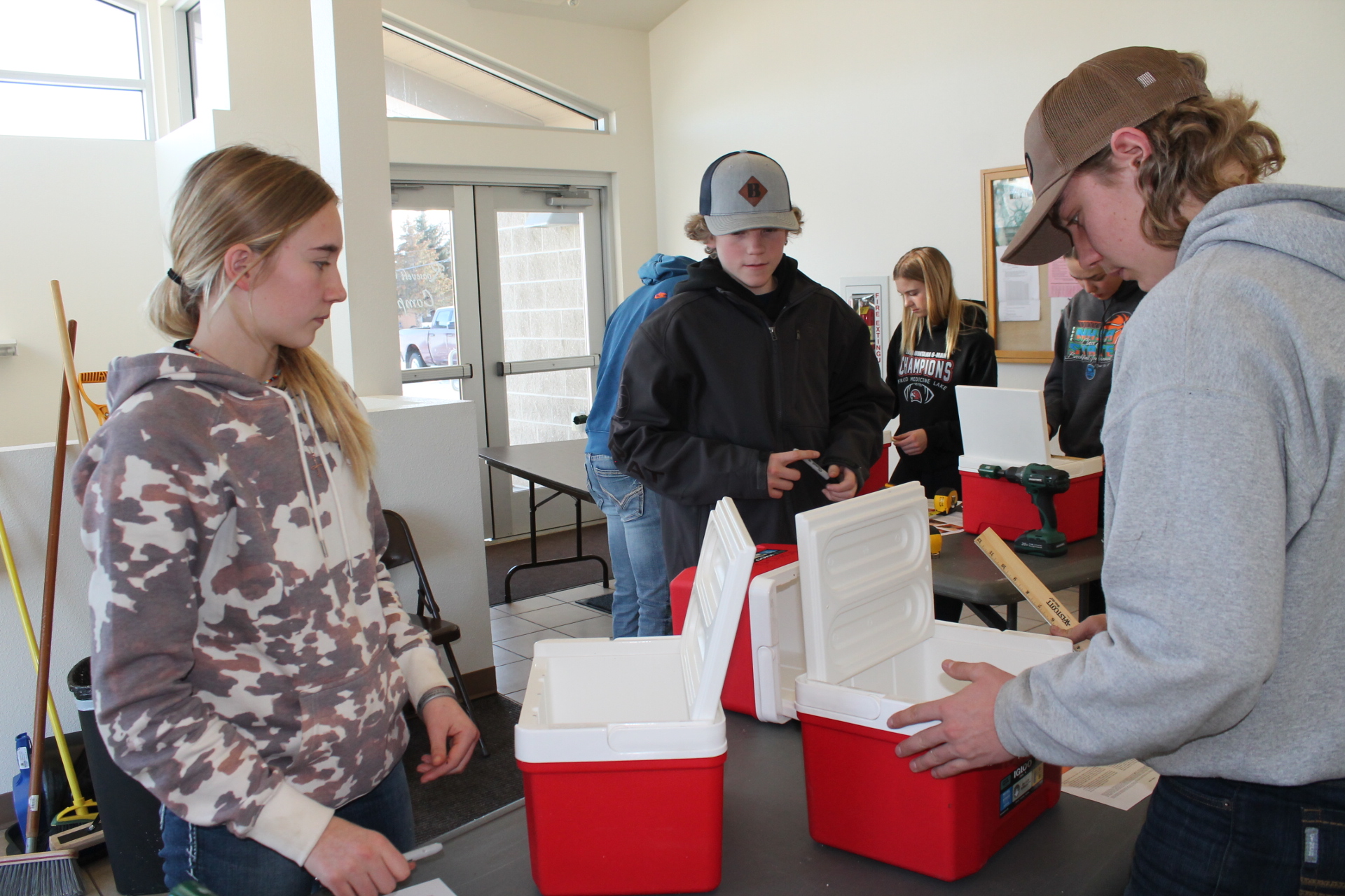 4-H'ers working on their Vaccine Coolers