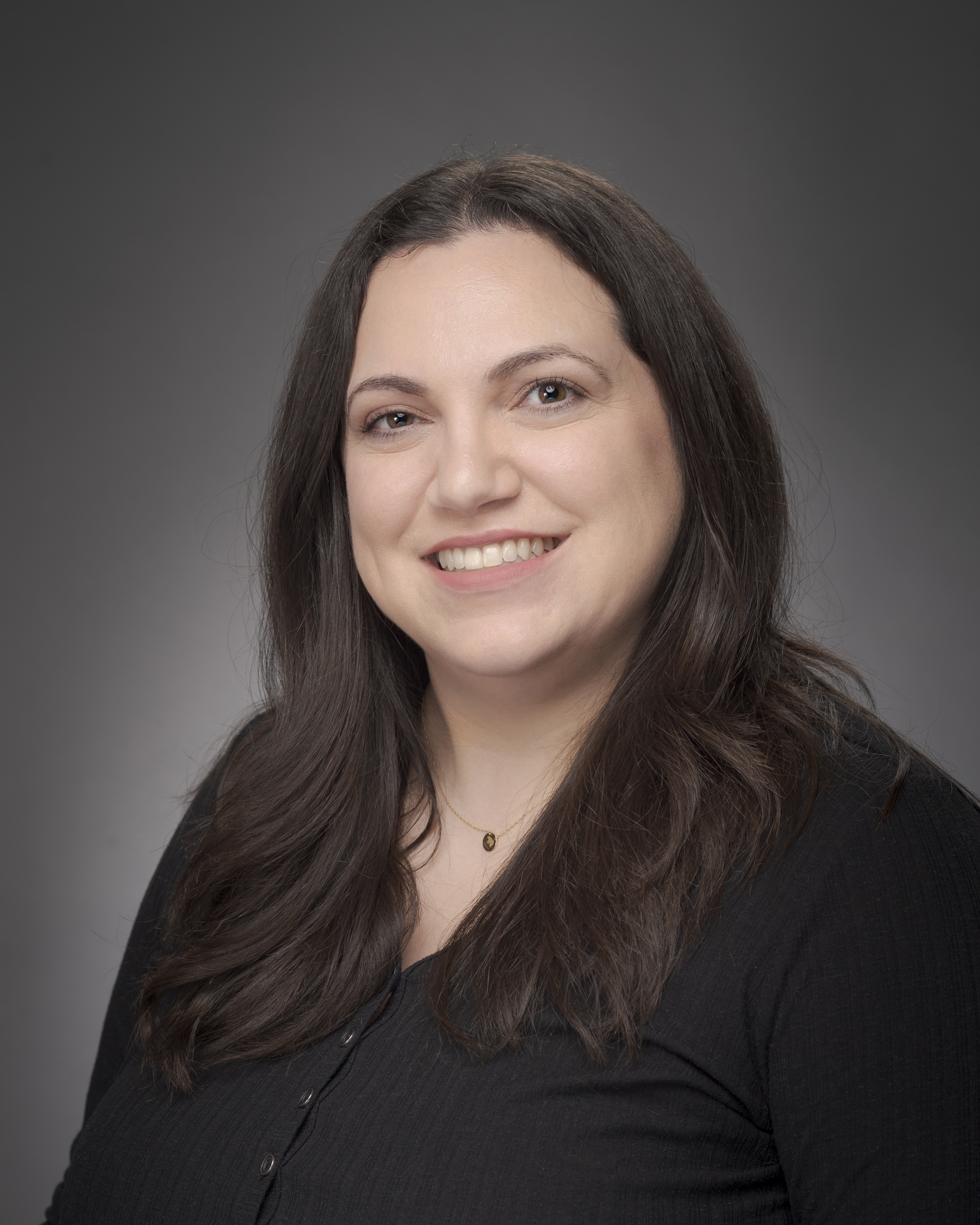 Professional Portrait of Financial Analyst Amanda Bitz