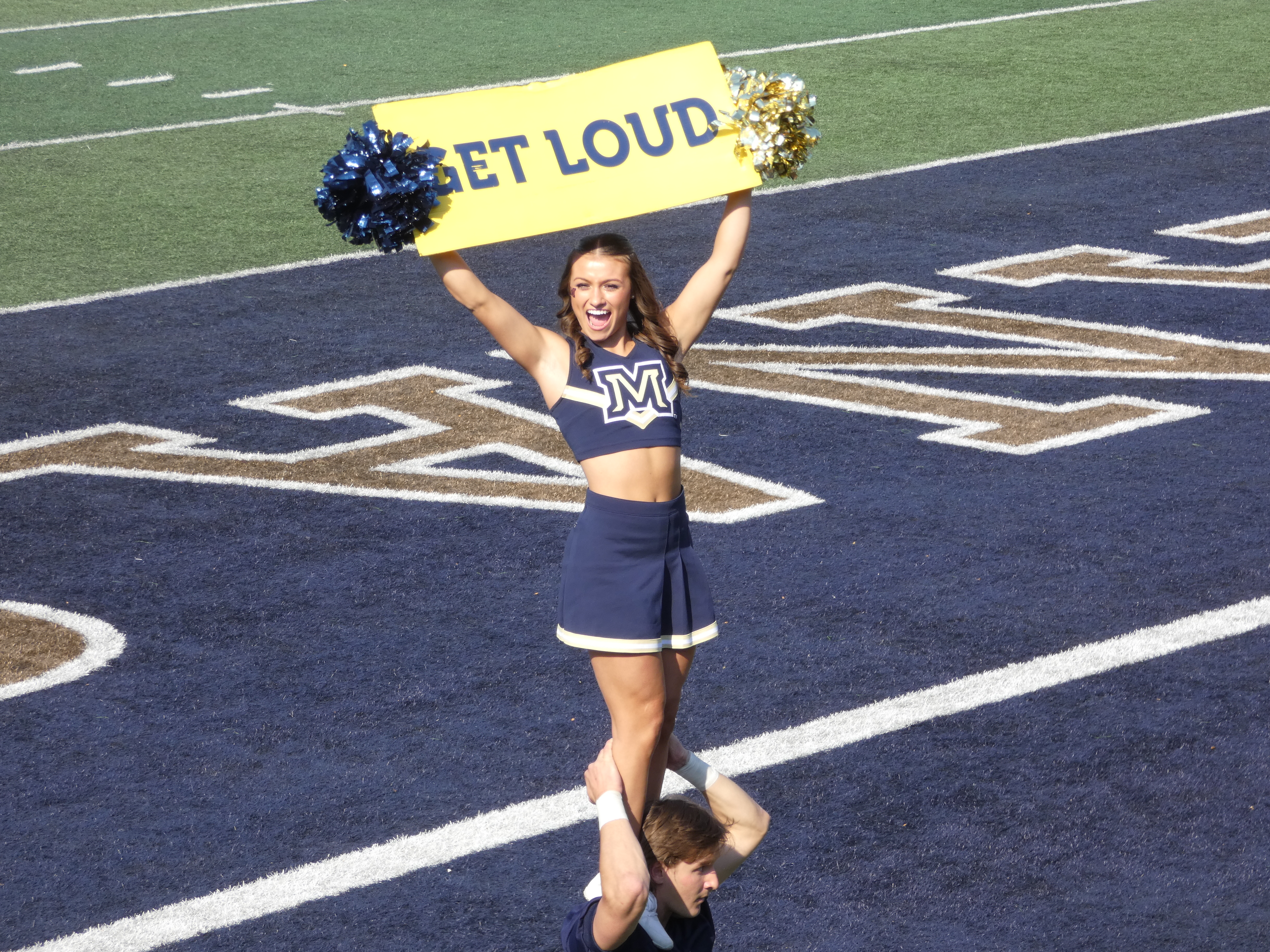 homecoming cheerleader