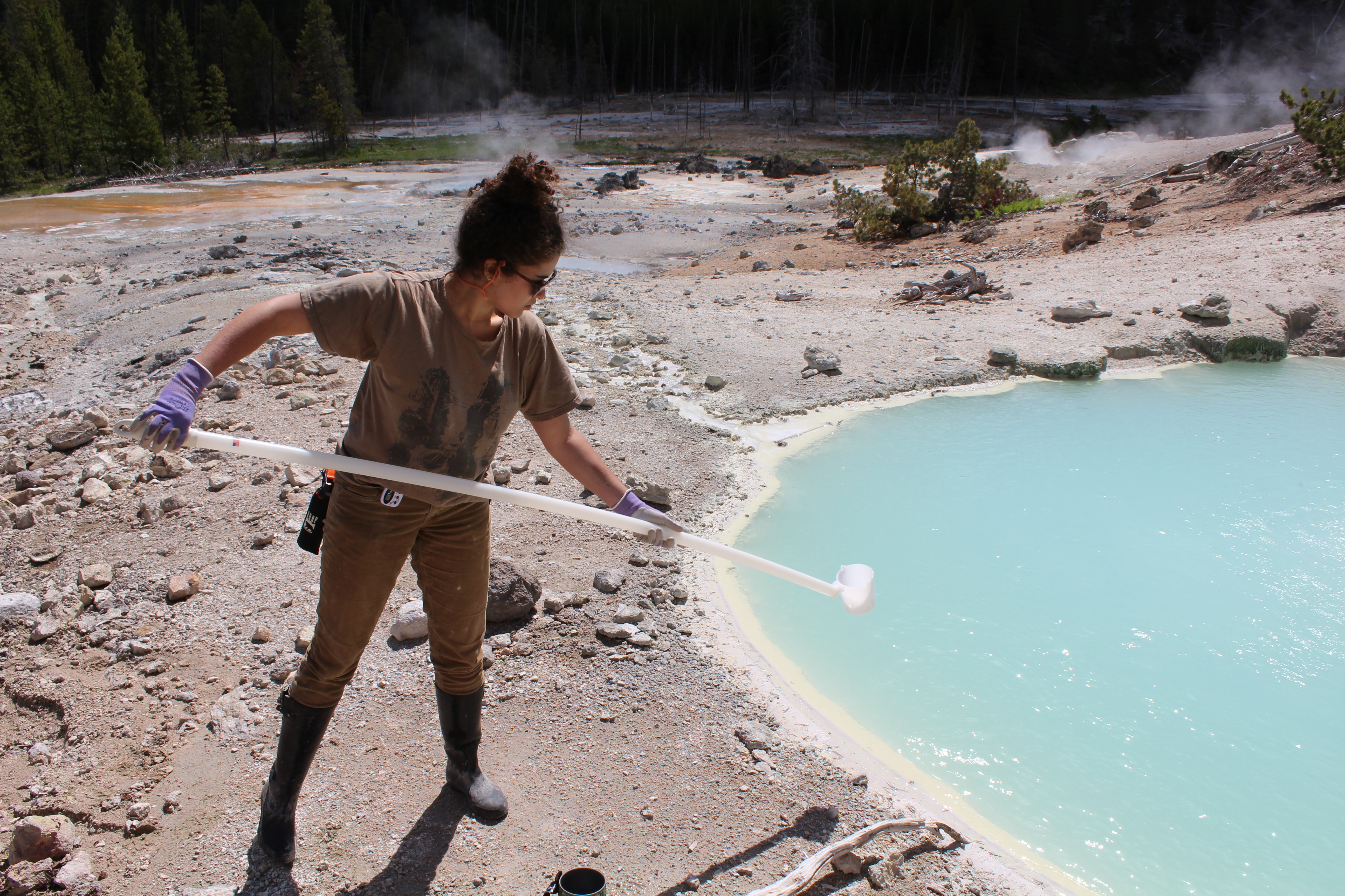 Maria Clara Fernandes Martins sampling a hot spring