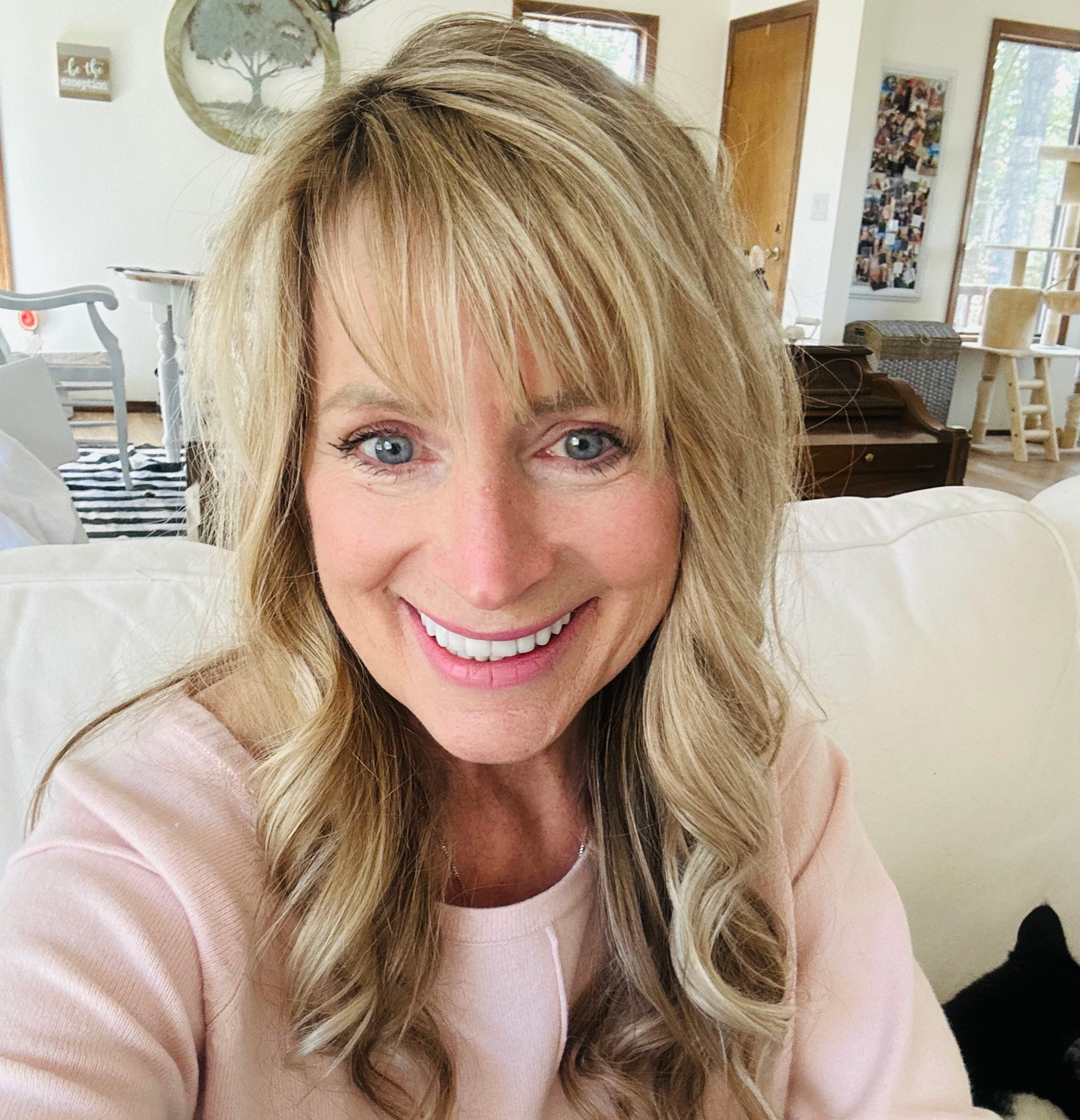 Julie Russel Headshot