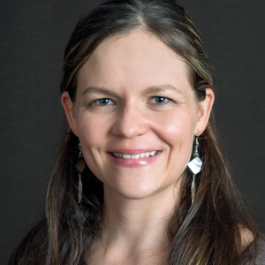 Angela Winter Headshot